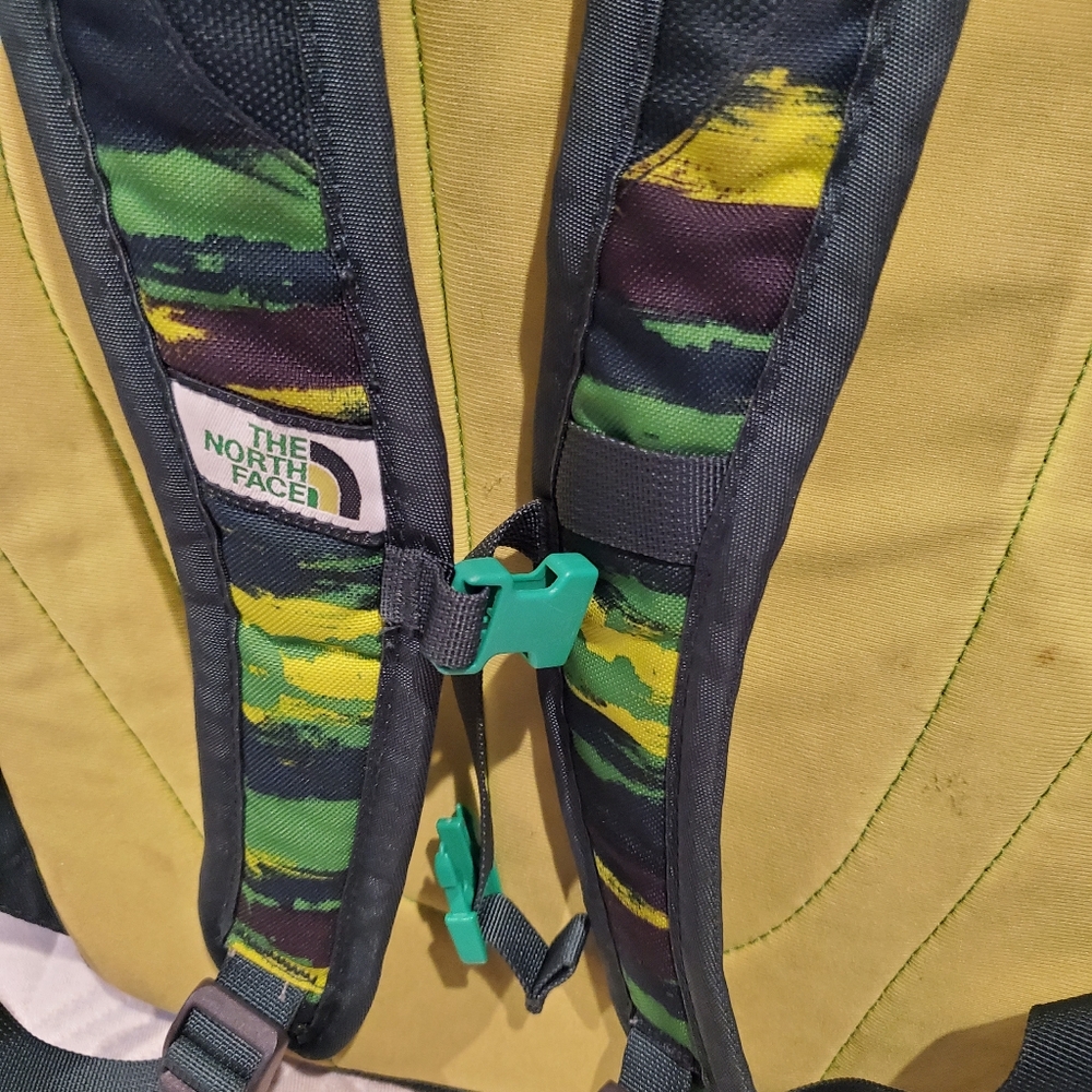 Kids North face happy camper small backpack bungee front and 2 side mesh pockets - Picture 7 of 14